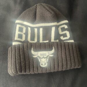 Mitchell & Ness Black and White Bulls Beanie
